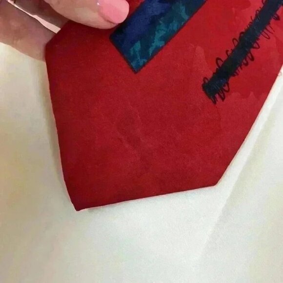 SURREY MENS NECKTIE RED BLUE 100% SILK TIE - Picture 10 of 11
